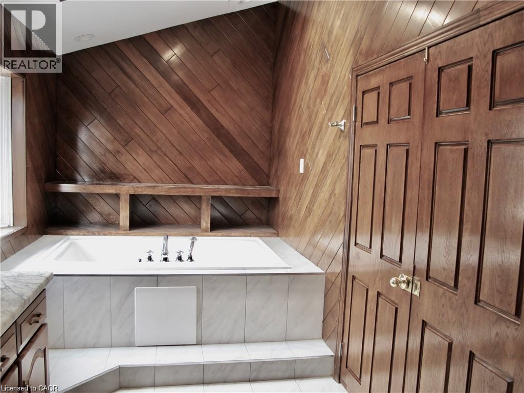 Photo 18 of 580 3rd Road E, Hamilton ON