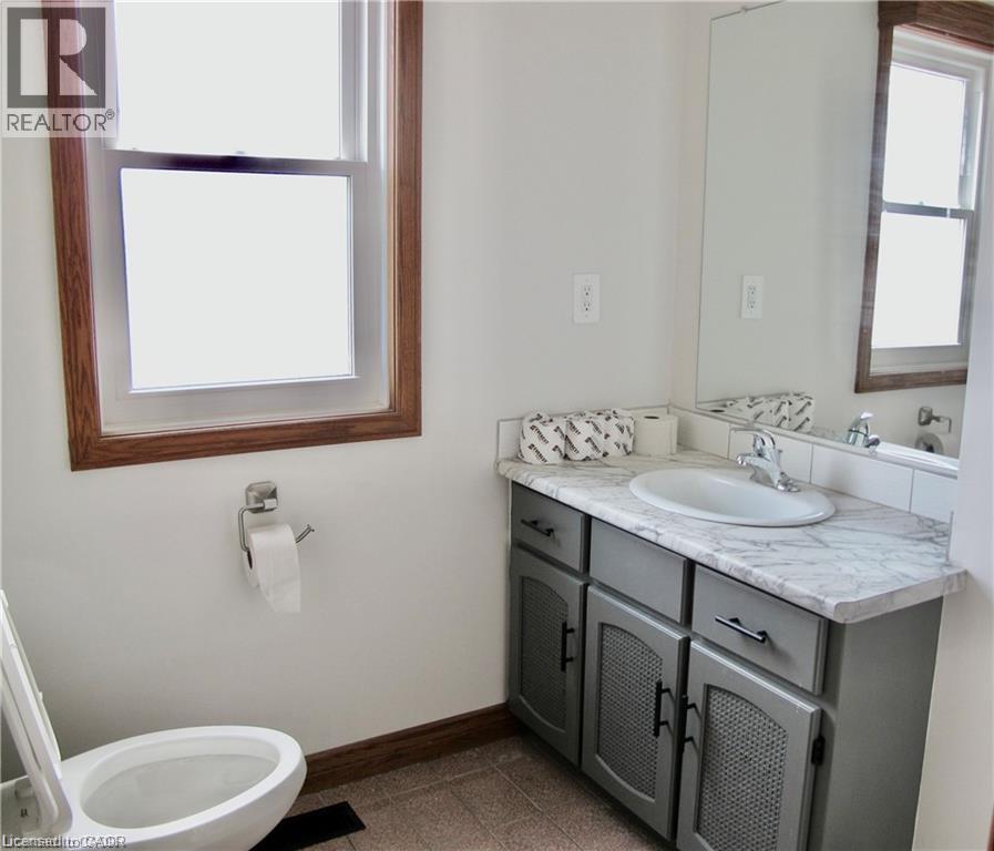 Photo 14 of 580 3rd Road E, Hamilton ON