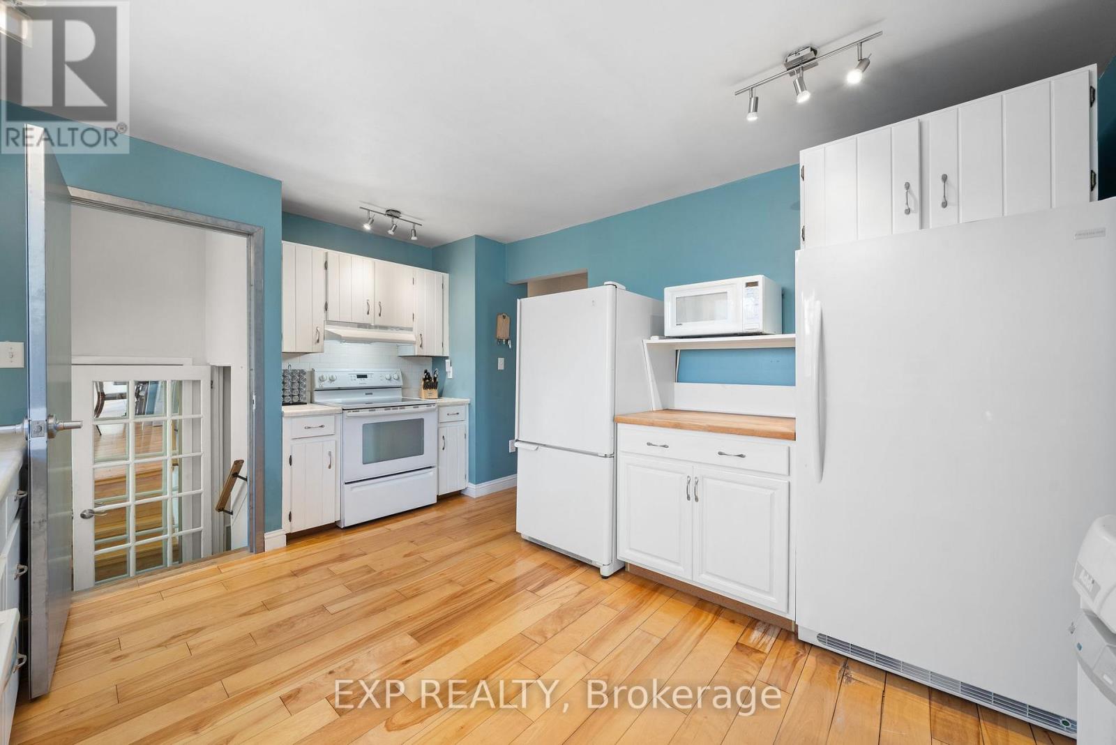 Photo 15 of 112 Stoco Road, Tweed ON