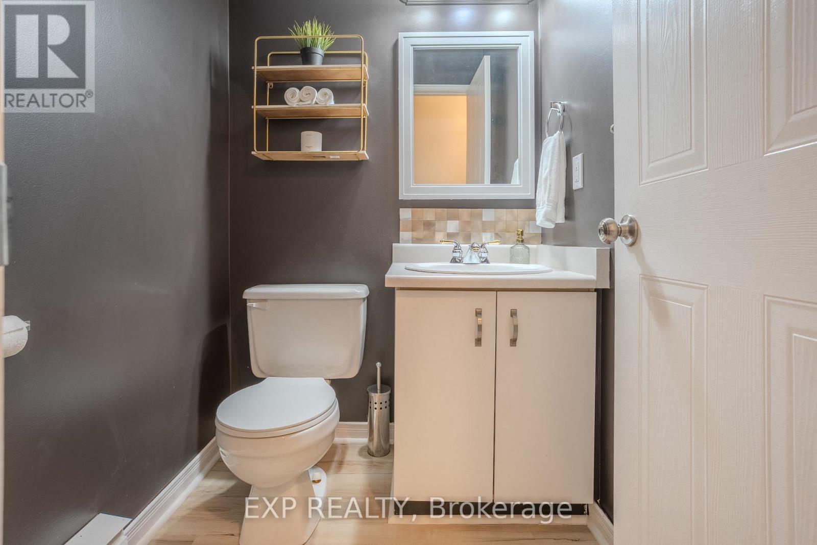 Photo 10 of 8 38 Elma Street, St Catharines ON