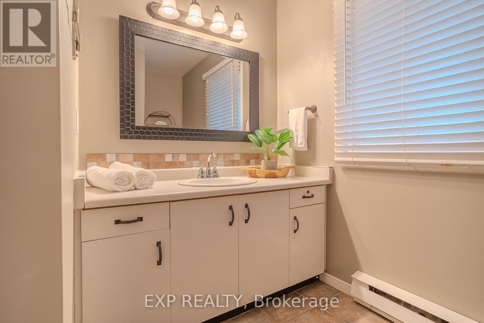 Photo 16 of 8 38 Elma Street, St Catharines ON