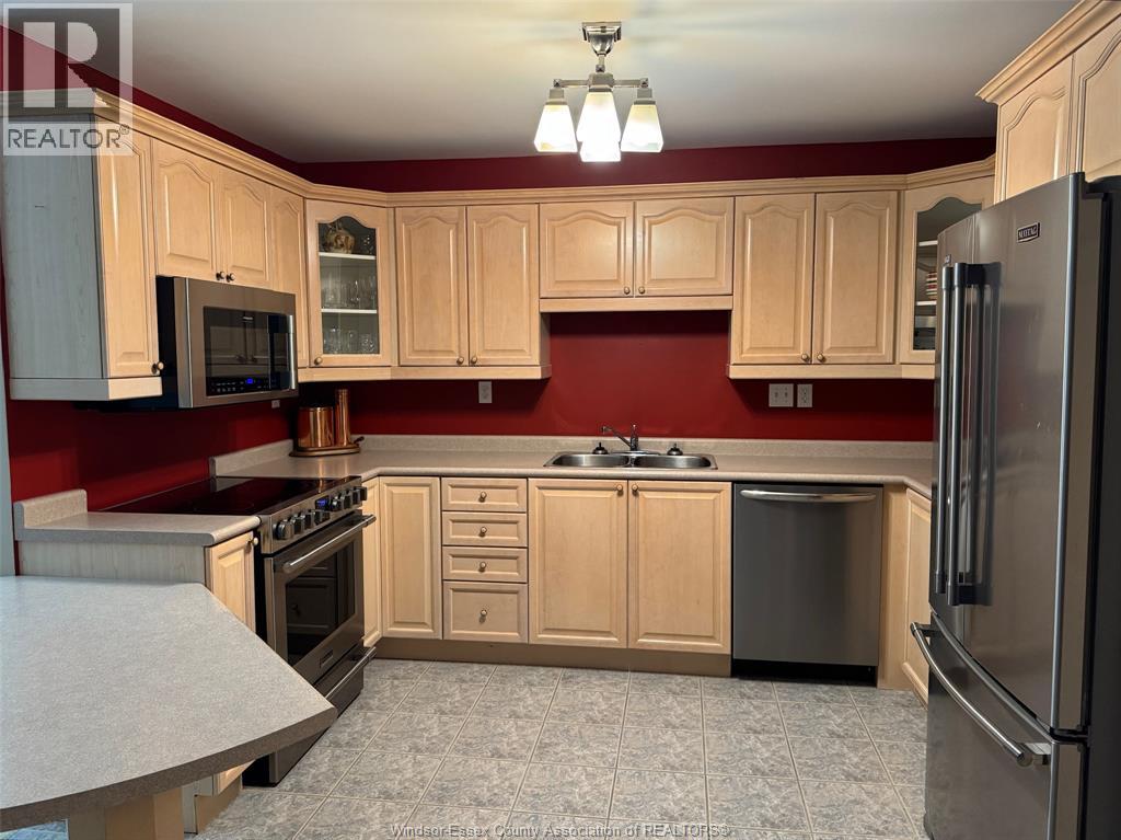 Photo 13 of 11285 Firgrove Drive, Windsor ON