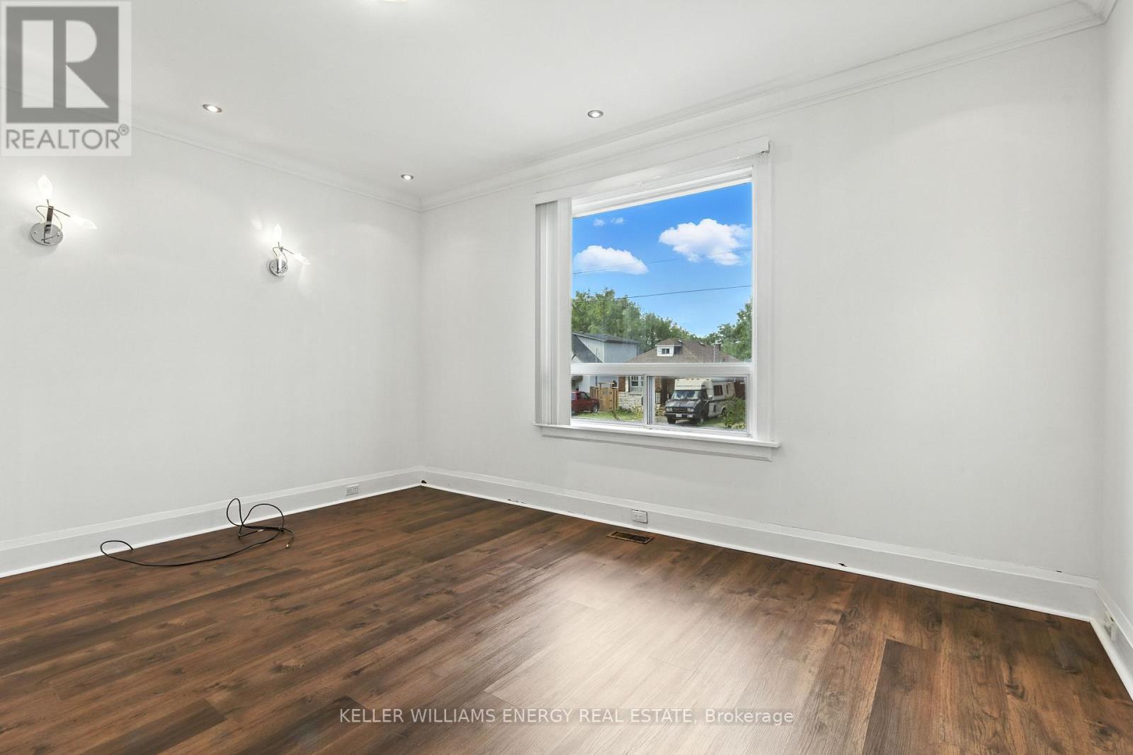 Photo 5 of 217 Drew Street, Oshawa ON