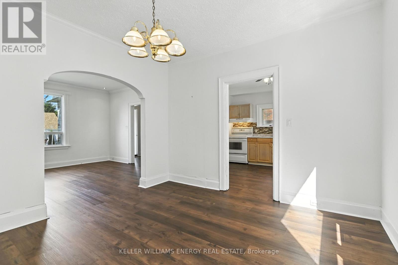 Photo 7 of 217 Drew Street, Oshawa ON