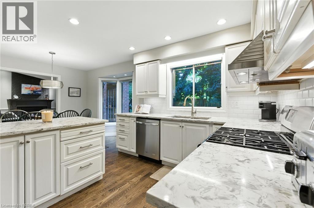 Photo 13 of 91 Abbey Close, Ancaster ON