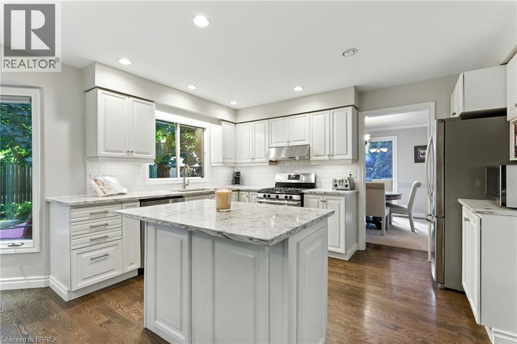 Photo 14 of 91 Abbey Close, Ancaster ON