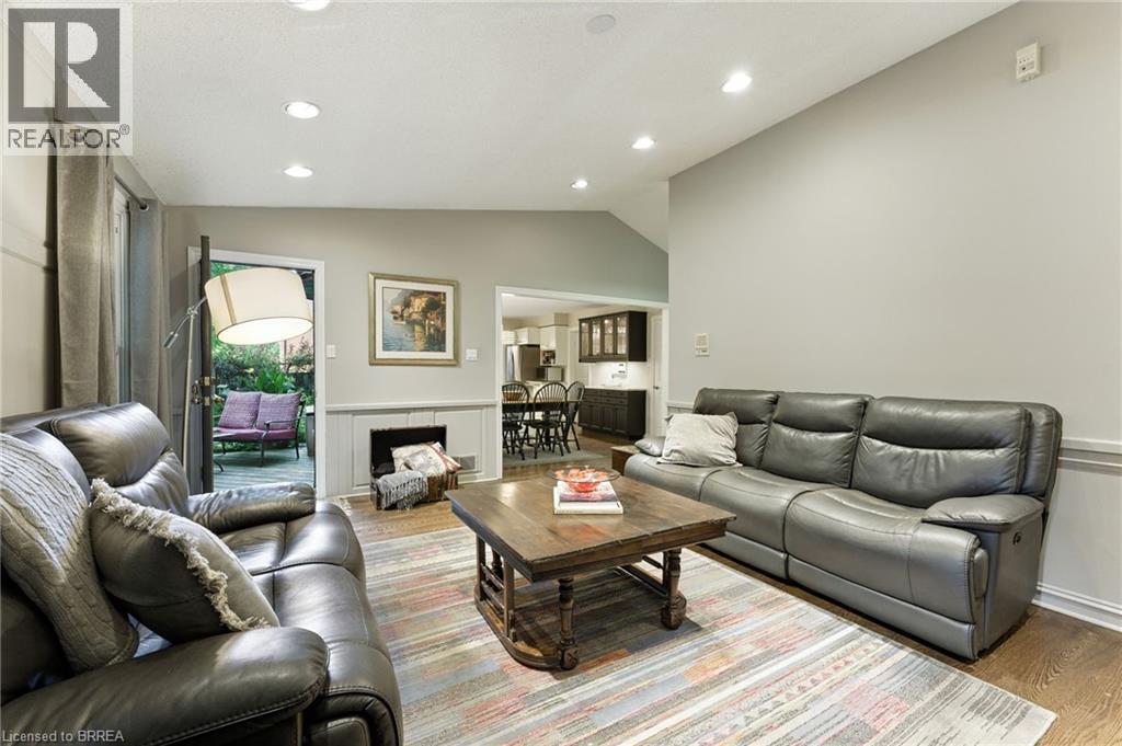 Photo 23 of 91 Abbey Close, Ancaster ON