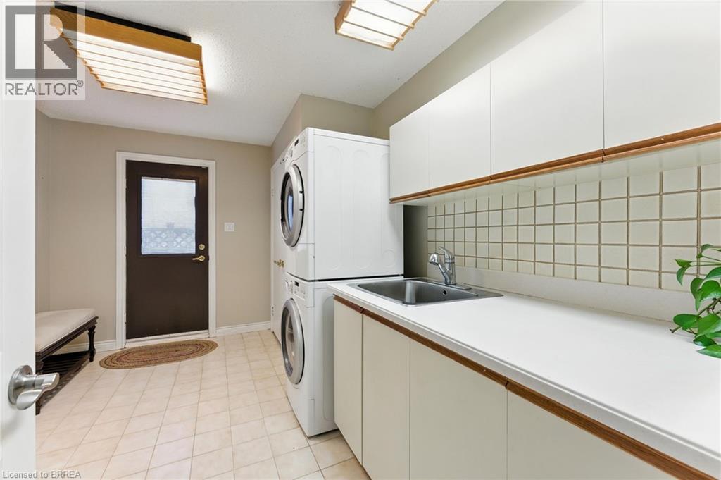 Photo 24 of 91 Abbey Close, Ancaster ON