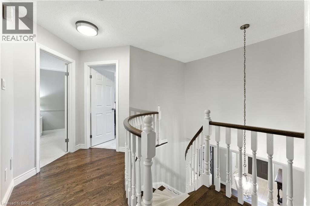 Photo 28 of 91 Abbey Close, Ancaster ON