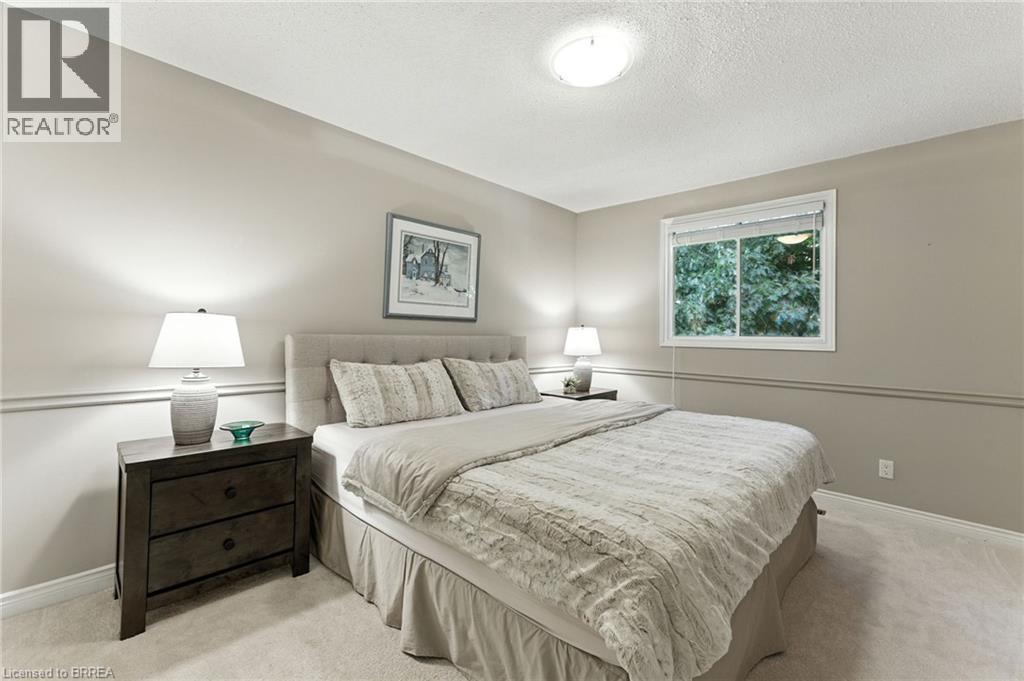 Photo 29 of 91 Abbey Close, Ancaster ON