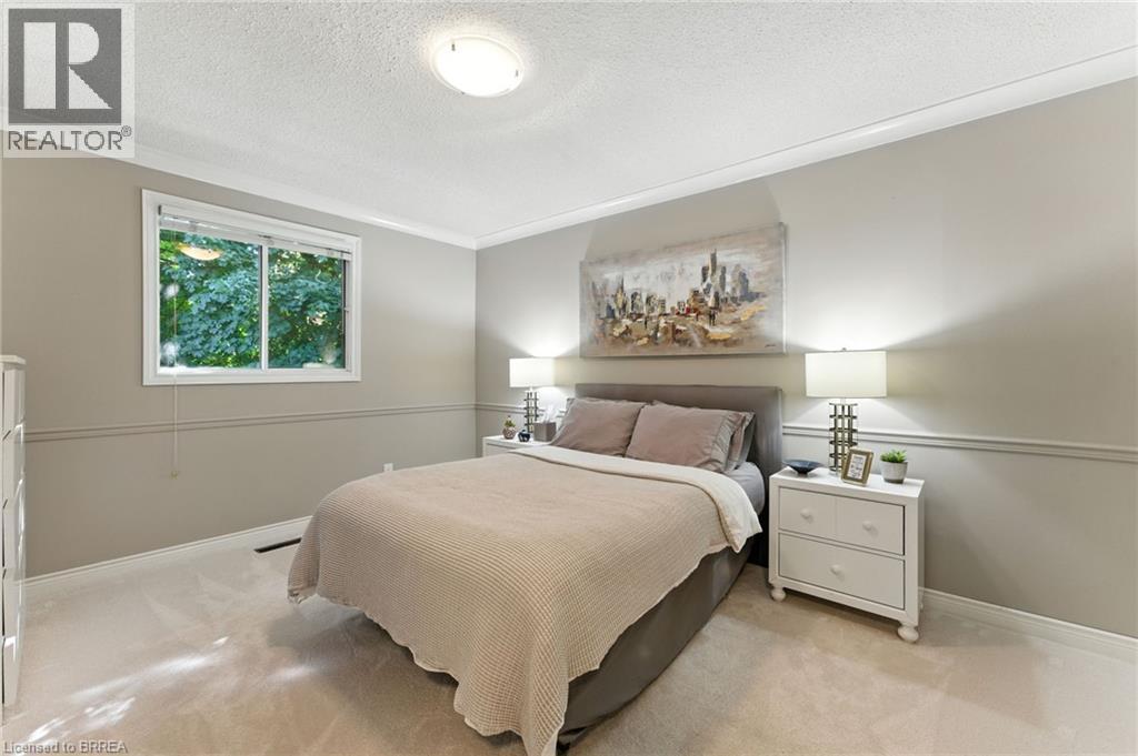 Photo 32 of 91 Abbey Close, Ancaster ON