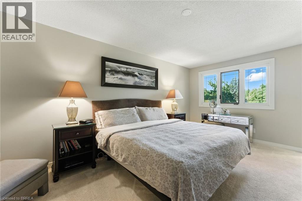 Photo 33 of 91 Abbey Close, Ancaster ON