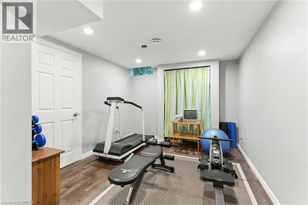 Photo 38 of 91 Abbey Close, Ancaster ON