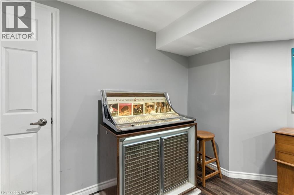 Photo 41 of 91 Abbey Close, Ancaster ON