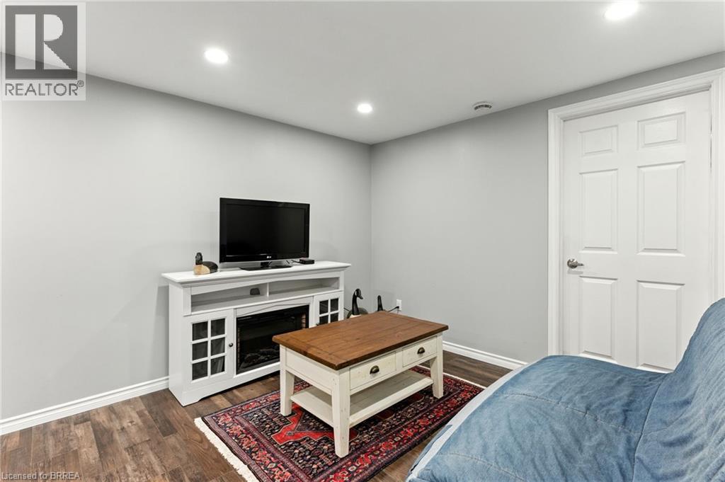 Photo 42 of 91 Abbey Close, Ancaster ON