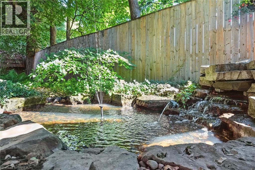 Photo 49 of 91 Abbey Close, Ancaster ON