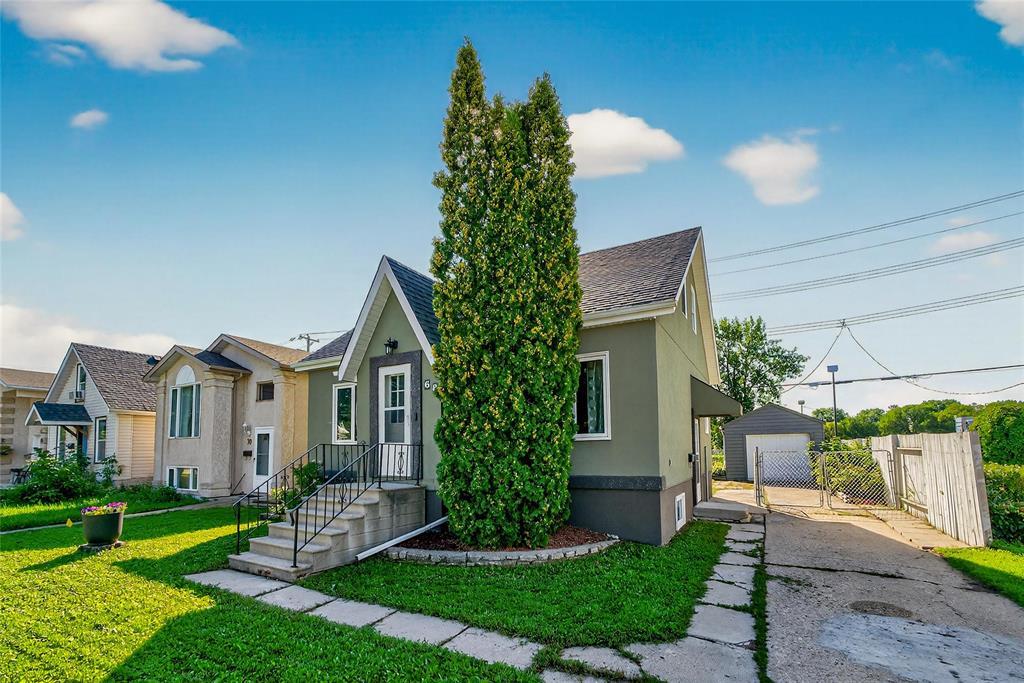 Photo 2 of 68 Harrowby Avenue, Winnipeg MB