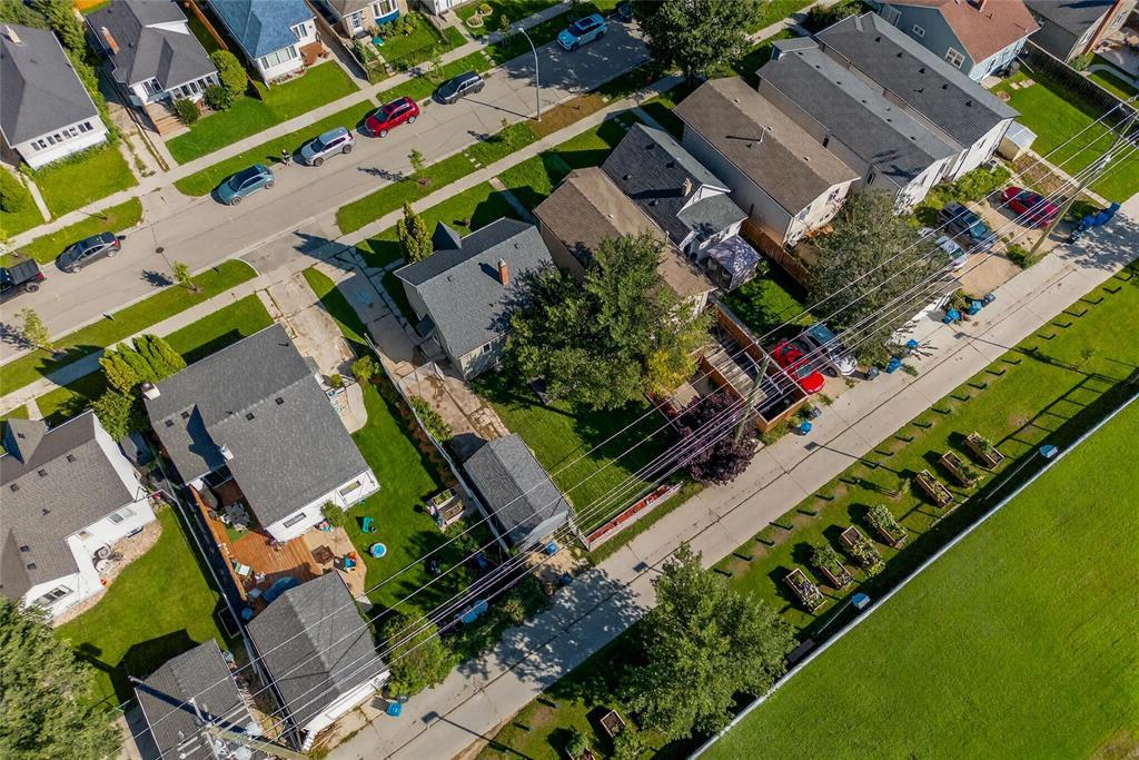 Photo 40 of 68 Harrowby Avenue, Winnipeg MB