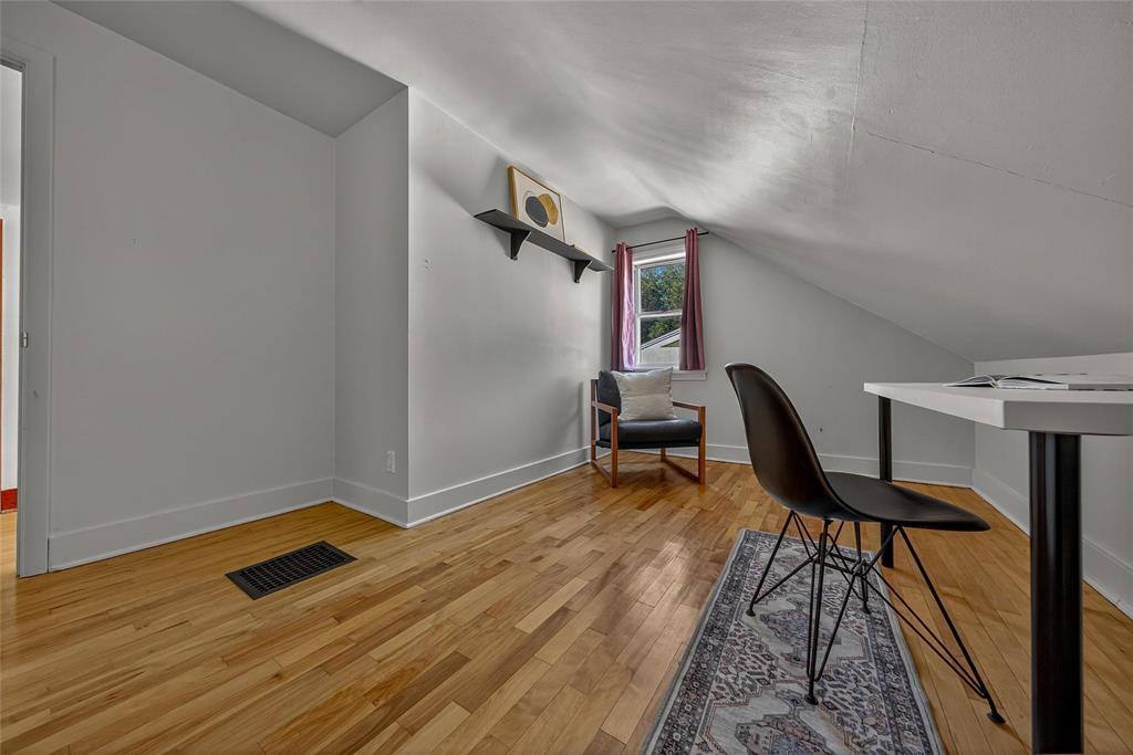 Photo 20 of 68 Harrowby Avenue, Winnipeg MB