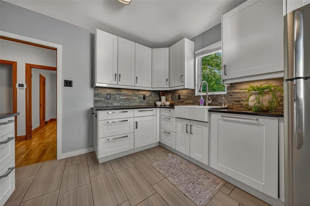 Photo 11 of 68 Harrowby Avenue, Winnipeg MB