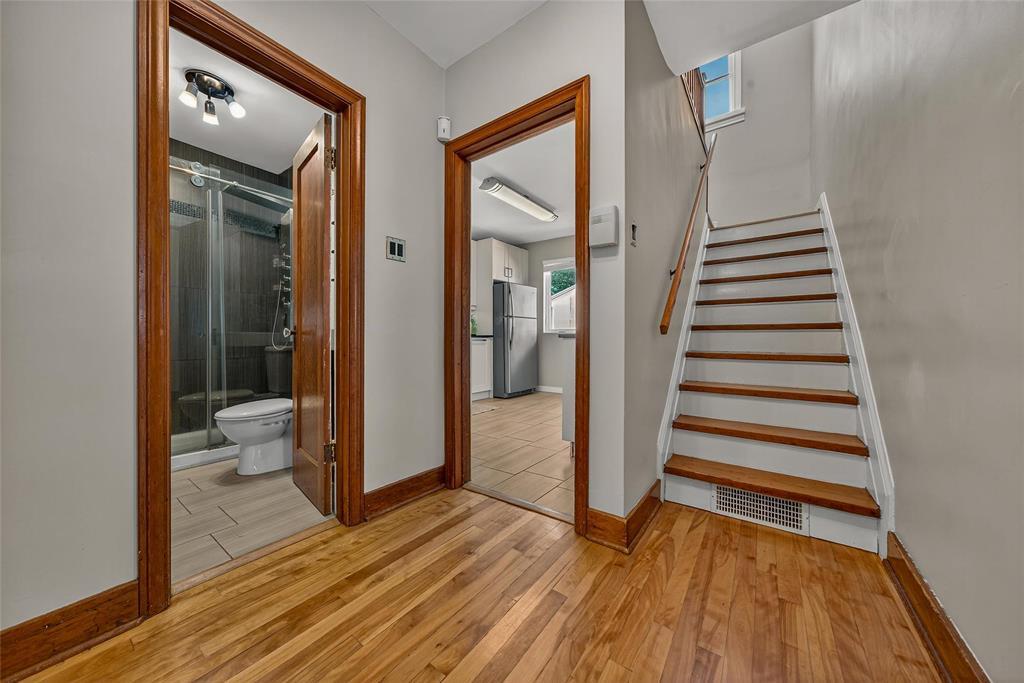 Photo 9 of 68 Harrowby Avenue, Winnipeg MB