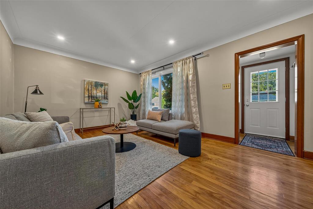 Photo 5 of 68 Harrowby Avenue, Winnipeg MB