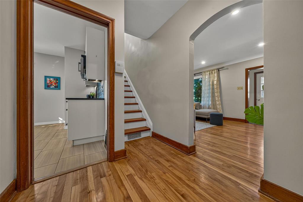 Photo 6 of 68 Harrowby Avenue, Winnipeg MB