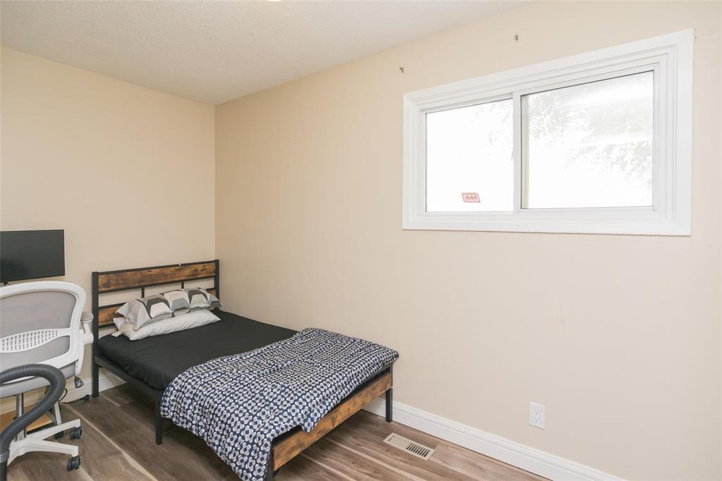 Photo 11 of 311 Larche Crescent, Winnipeg MB