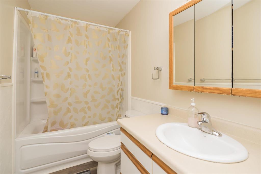 Photo 12 of 311 Larche Crescent, Winnipeg MB