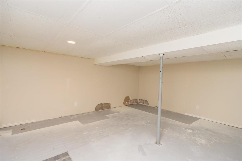 Photo 13 of 311 Larche Crescent, Winnipeg MB