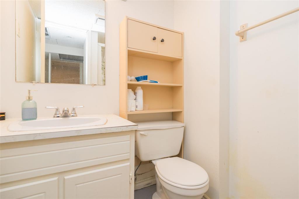 Photo 14 of 311 Larche Crescent, Winnipeg MB