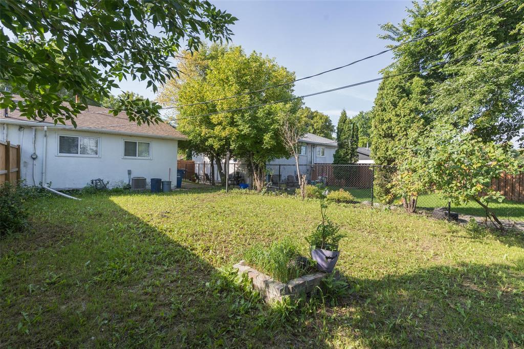 Photo 18 of 311 Larche Crescent, Winnipeg MB