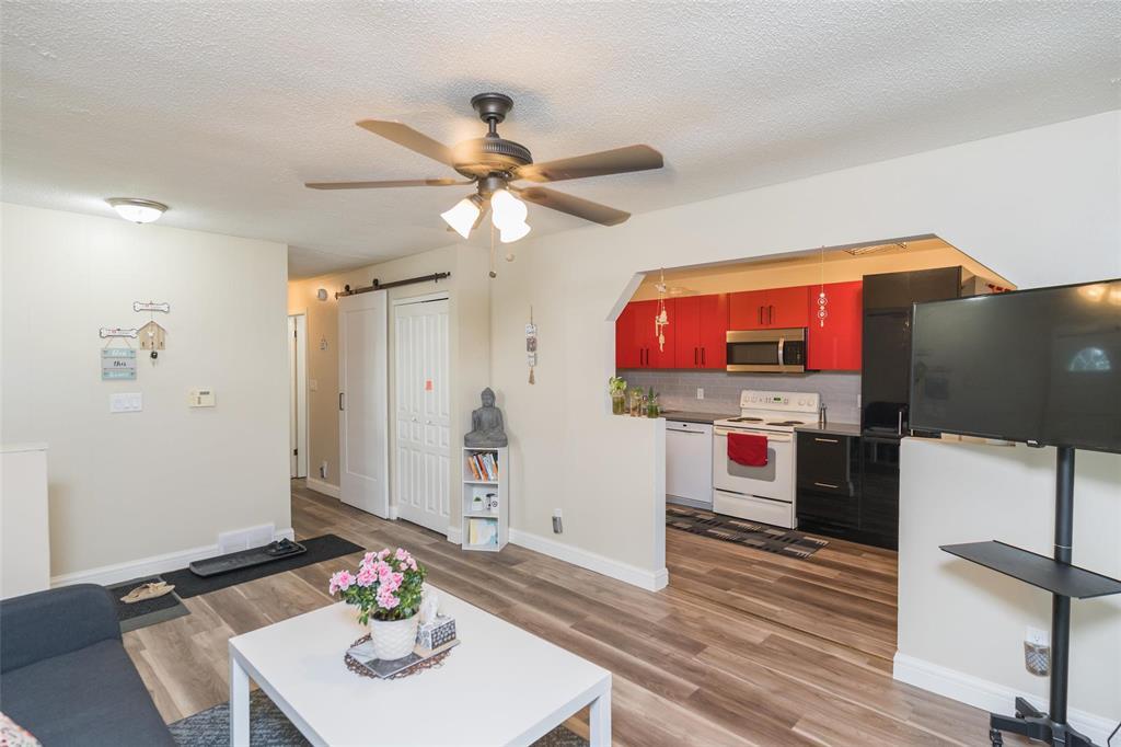 Photo 3 of 311 Larche Crescent, Winnipeg MB