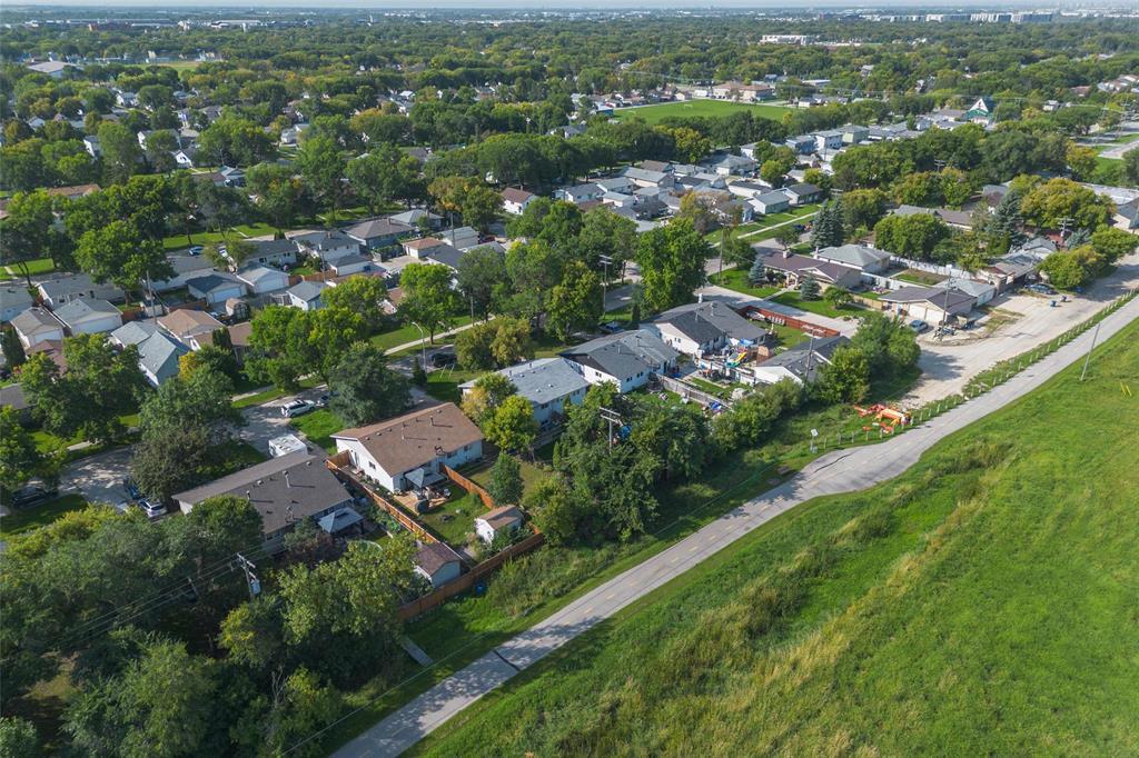 Photo 23 of 311 Larche Crescent, Winnipeg MB
