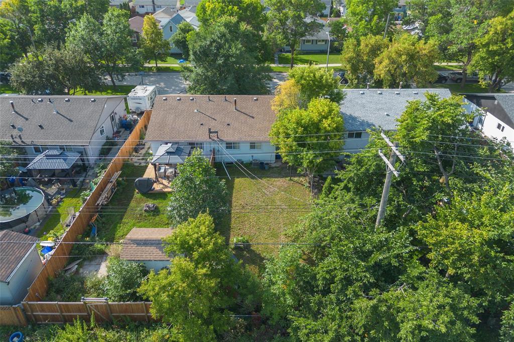 Photo 24 of 311 Larche Crescent, Winnipeg MB