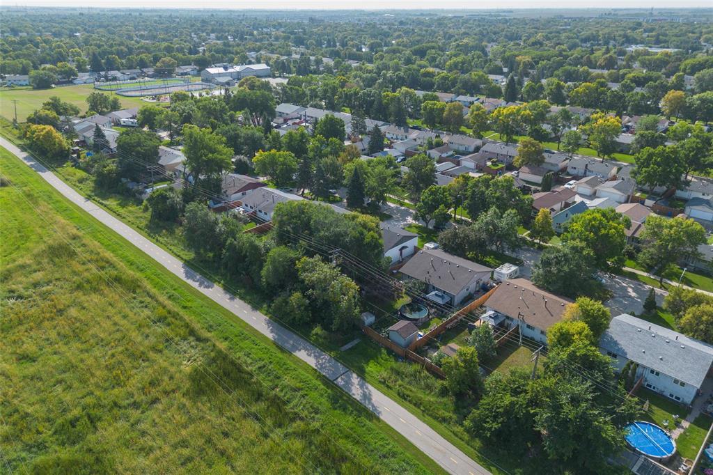 Photo 25 of 311 Larche Crescent, Winnipeg MB