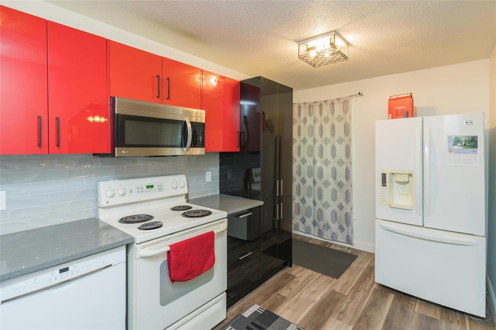 Photo 5 of 311 Larche Crescent, Winnipeg MB