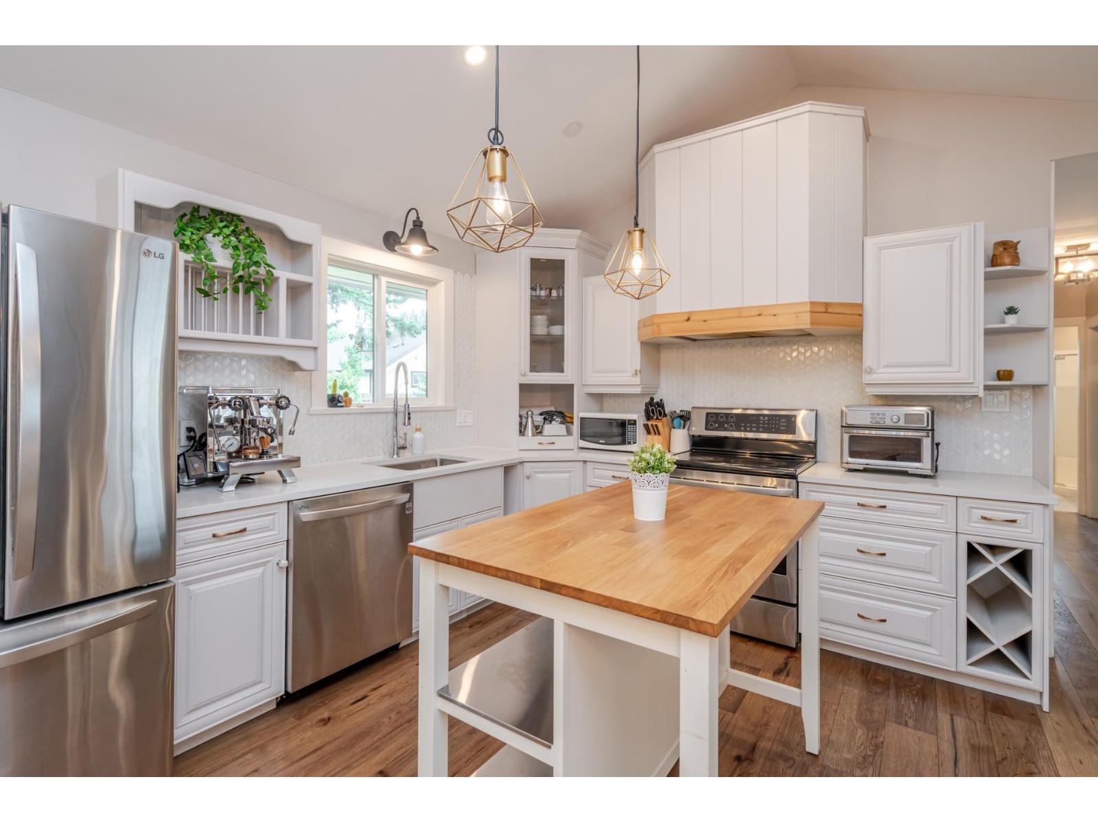 Photo 13 of 33986 Walnut Avenue, Abbotsford BC