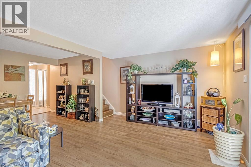 Photo 11 of 215 Glamis Road Unit 40, Cambridge ON