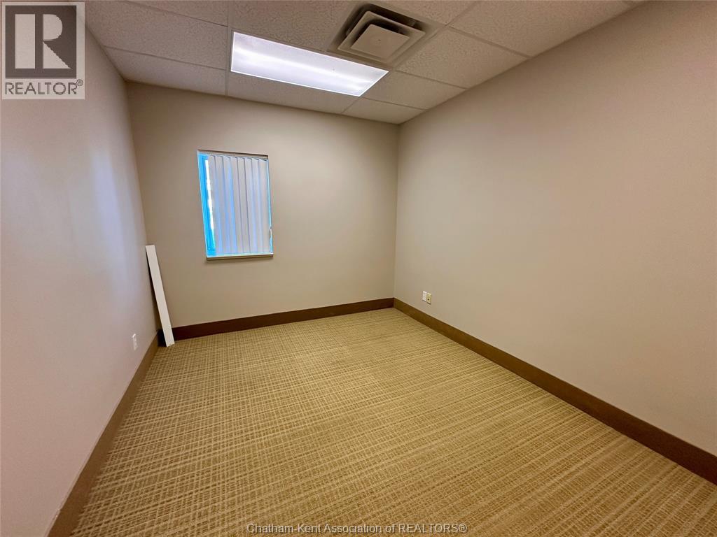 Photo 17 of 65 Thames Street, Chatham ON