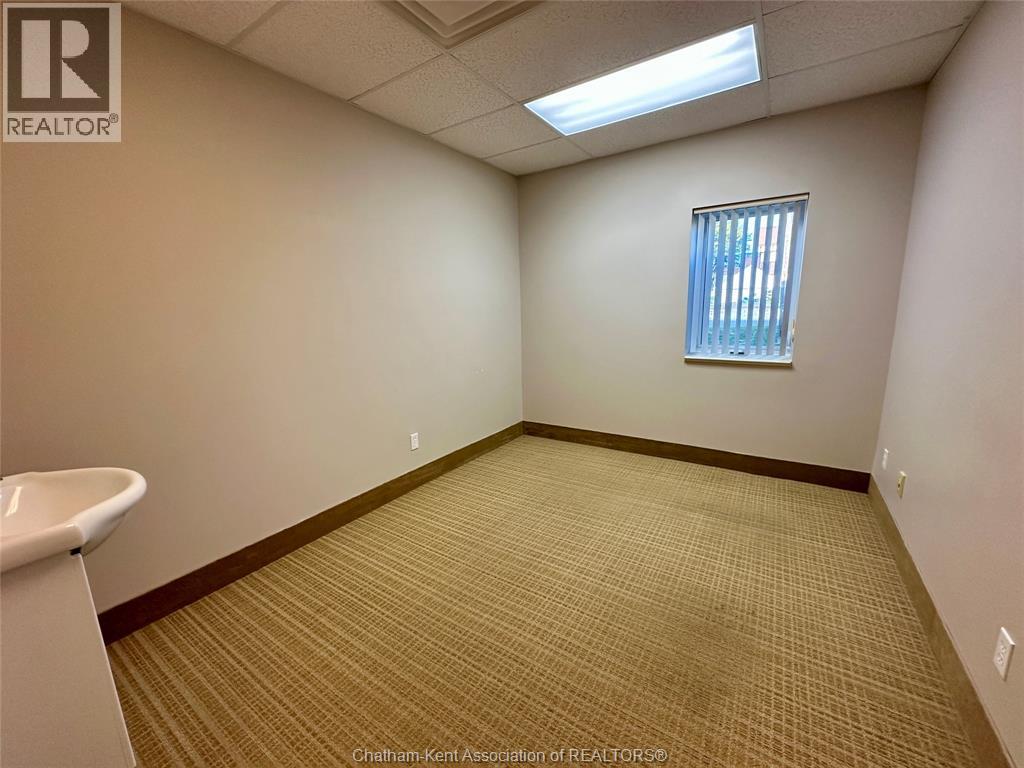 Photo 18 of 65 Thames Street, Chatham ON