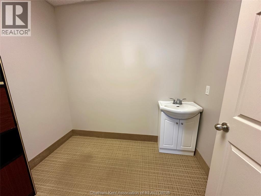 Photo 19 of 65 Thames Street, Chatham ON