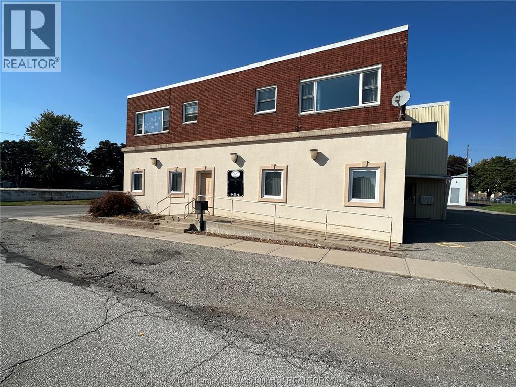 Photo 2 of 65 Thames Street, Chatham ON
