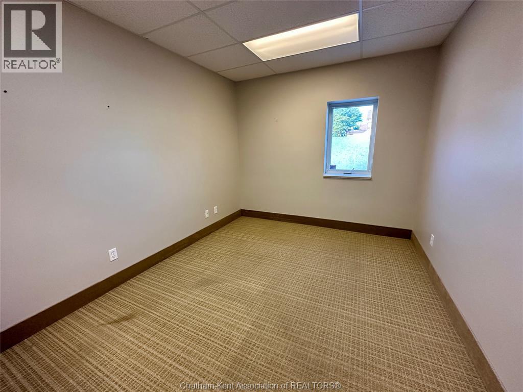 Photo 22 of 65 Thames Street, Chatham ON