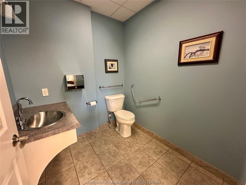 Photo 23 of 65 Thames Street, Chatham ON