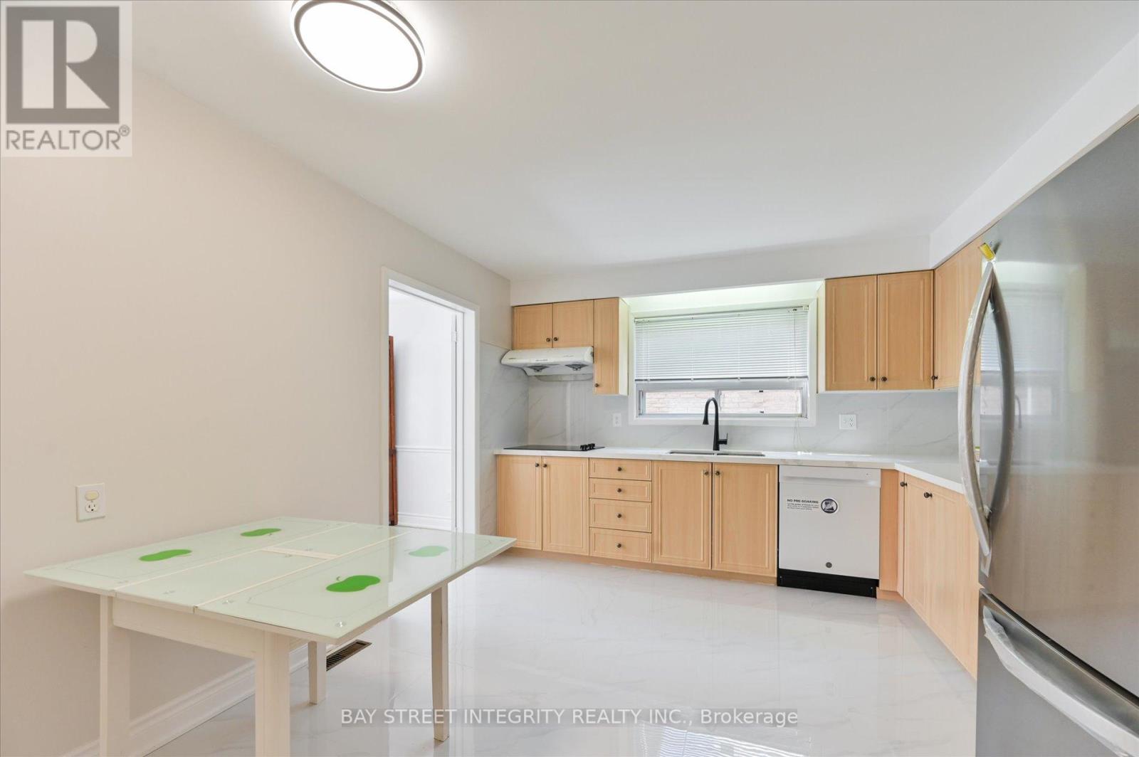 Photo 16 of 21 Whitehorn Crescent, Toronto ON