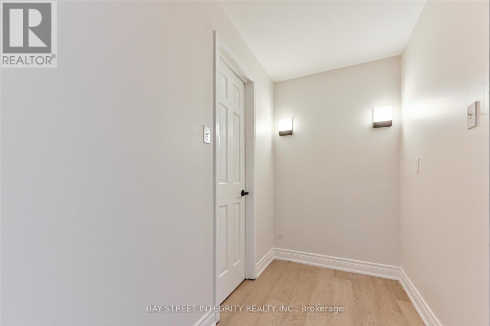 Photo 25 of 21 Whitehorn Crescent, Toronto ON
