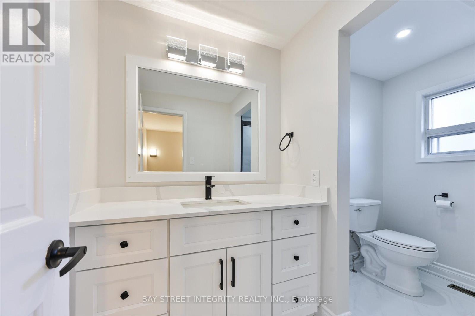 Photo 26 of 21 Whitehorn Crescent, Toronto ON