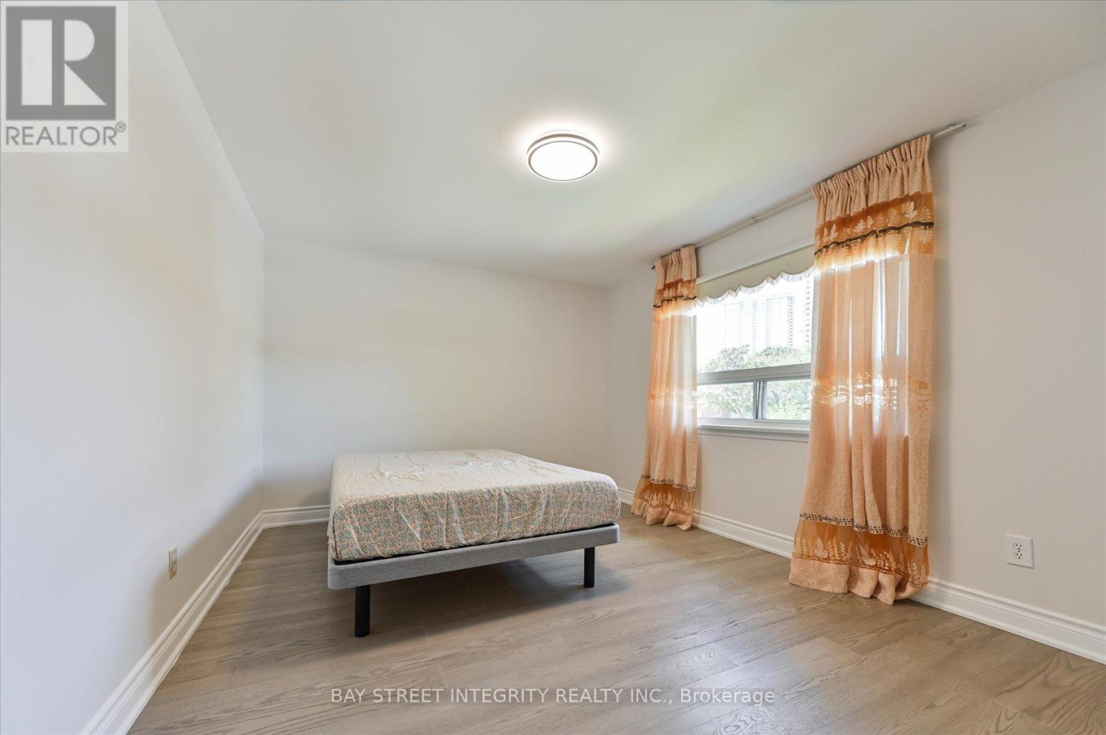 Photo 30 of 21 Whitehorn Crescent, Toronto ON