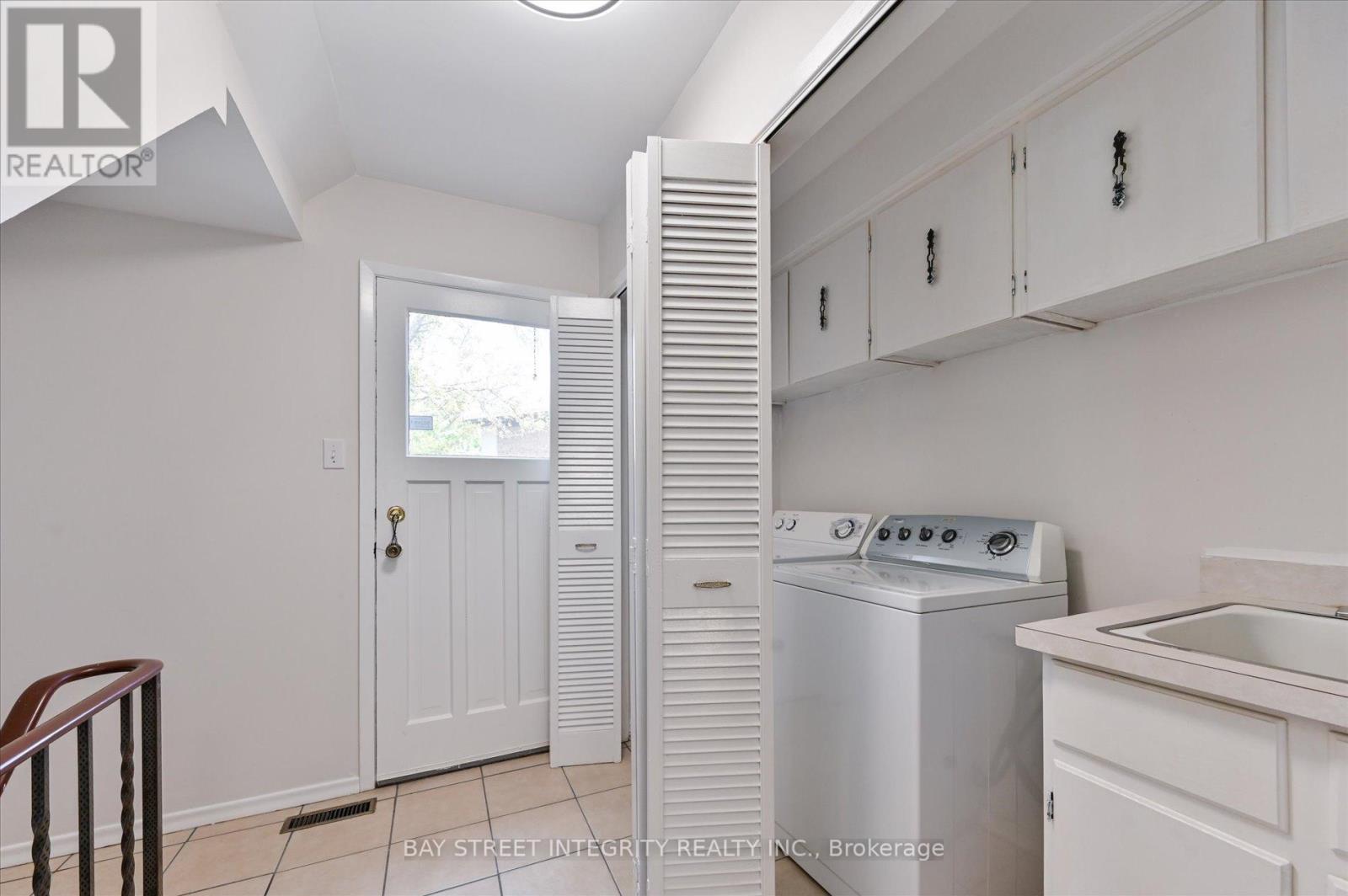 Photo 39 of 21 Whitehorn Crescent, Toronto ON